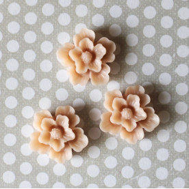 Пластиковый кабошон Цветок пепельно-розового цвета, диаметр 27 мм, 1 шт