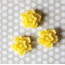 Пластиковый кабошон Цветок желтого цвета, диаметр 27 мм, 1 шт