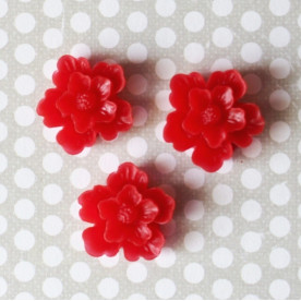 Пластиковий кабошон Квітка червоного кольору, діаметр 27 мм, 1 шт