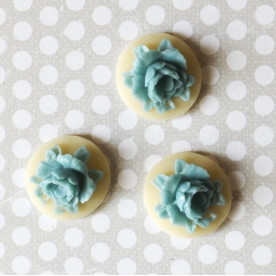 Пластиковий кабошон Латаття синьо-бежевий, діаметр 18 мм, 1 шт