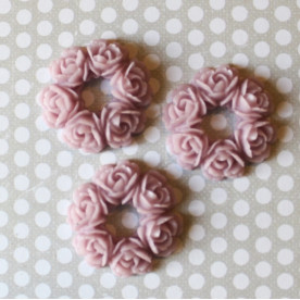 Кабошон Венок из розочек пепельно-розовый, размер 30 мм, 1 шт