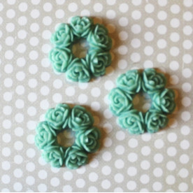 Кабошон Венок из розочек бирюзовый, размер 30 мм, 1 шт