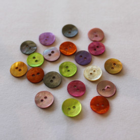 Набор пуговок из перламутра 10 мм разных цветов 20 шт
