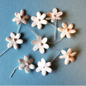 Набір плоских квіточок білого кольору, 1,5 см, 10 шт