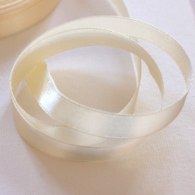 Атласна стрічка кремового кольору, довжина 90 см, ширина 10 мм