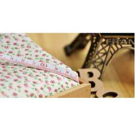 Тканина для рукоділля хлопок "Дрібні рожеві квіточки на білому тлі" 70х50 см