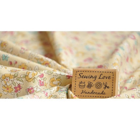 Тканина для рукоділля хлопок "Квіти на бежевому тлі" 70х50 см