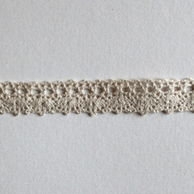 Бавовняне мереживо бежевого кольору, ширина 15 мм, довжина 90 см