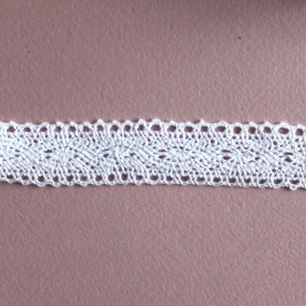 Кружево из хлопка, цвет белый, ширина 25 мм, длина 90 см