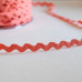 Тасьма Зіг-заг персикового кольору, ширина 5 мм, довжина 90 см