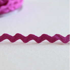 Тасьма Зіг-заг рожевого кольору, ширина 5 мм, довжина 90 см