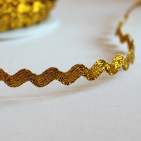 Тасьма Зіг-заг золотого кольору, ширина 5 мм, довжина 90 см