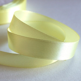 Атласна стрічка блідо-жовтого кольору, довжина 90 см, ширина 16 мм