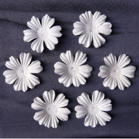 Набор 10 белых цветочков 3,8 см из тутовой бумаги