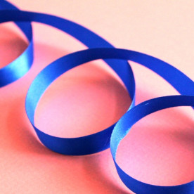 Атласна стрічка яскраво-синього кольору, довжина 90 см, ширина 12 мм