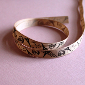 Репсовая лента бежевого цвета с принтом "Париж", ширина 10 мм, длина 90 см