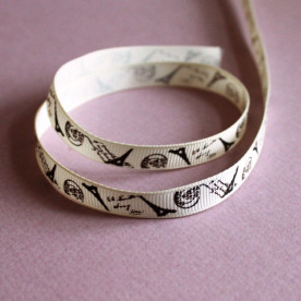 Репсова стрічка білого кольору з принтом "Париж", ширина 10 мм, довжина 90 см