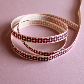 Репсова стрічка рожевого кольору з принтом "Ромб", ширина 10 мм, довжина 90 см