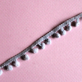 Лента с помпонами серого цвета, 8 мм, 90 см