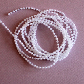 Нить жемчужин белого цвета, размер жемчужины 3 мм, длина 90 см