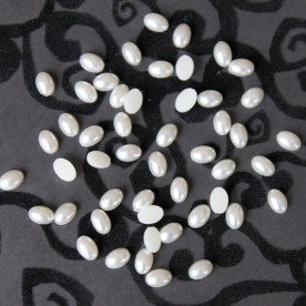 Набор половинок белых овальных капель 4х6 мм, 50 шт.