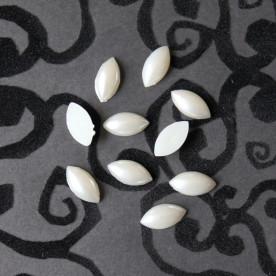 Набір половинок білих перламутрових крапель 6х12 мм, 10 шт.