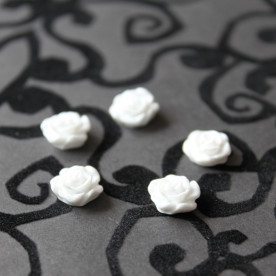 Набор кабошонов Цветы белого цвета 9 мм, 5 шт.
