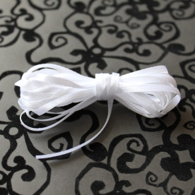 Атласная лента белого цвета, ширина 3 мм, длина - 5 м