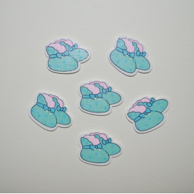 Деревянная пуговица Пинетки голубые, 1 шт., 34х26 мм