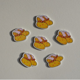 Деревянная пуговица Пинетки желтые, 1 шт., 34х26 мм