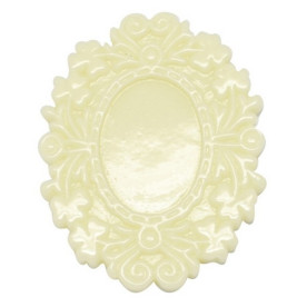 Рамочка матова, кремова 5х4 см, внутрішній діаметр 25х18 мм.