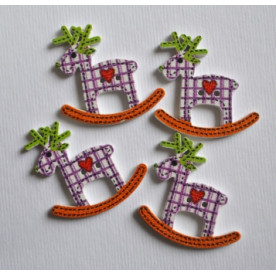 Дерев'яна гудзик Конячка-качалка, колір фіолетовий, 3,2 см, 1 шт