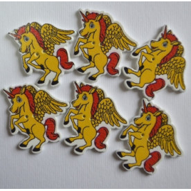 Деревянная пуговица Единорог, цвет желтый , размер 3,4 см, 1 шт