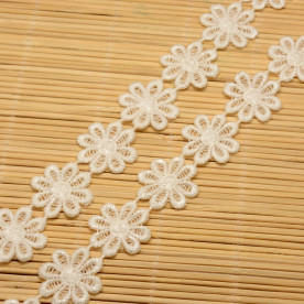 Фігурна стрічка з квітами, молочний, 23 мм, 90 см