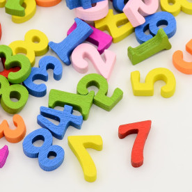 Деревянное украшение Цифра 4, разноцветные ,1 шт , 1,5 см