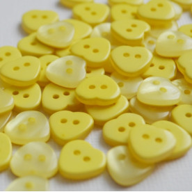 Пластиковая пуговица, цвет желтый, два отверстия, размер 11*12 мм