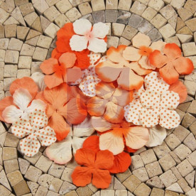 Набір декоративних квітів в біло-помаранчевих відтінках E-line Flowers 24-30 шт. від Prima