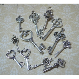 Набір підвісок Ключики античне срібло, 13 шт, розмір від 3,5 см до 5 см