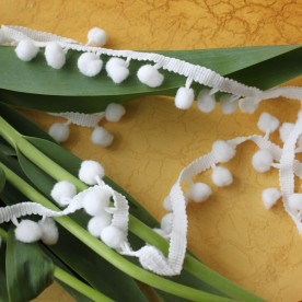 Тасьма з помпонами, сніжно-білий, 12 мм, ширина тасьми 20 мм, довжина 90 см