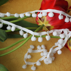 Тасьма з помпонами, молочно-білий, 18 мм, ширина тасьми 20 мм, довжина 90 см