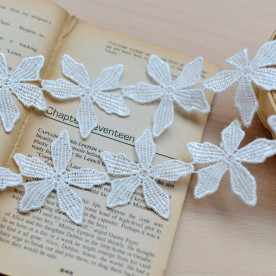 Мереживо, ширина квітки 4,5 см, 7 квіток, 30 см, колір білий