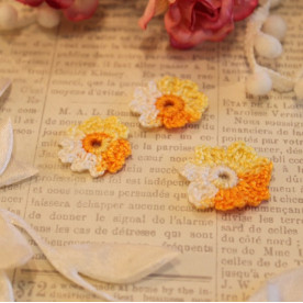 Вязаные цветы 3 шт, в желтых тонах, 2-3 см