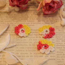 Вязаные цветы 3 шт, в красно-желтых тонах, 2-3 см