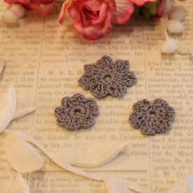 В'язані квіти 3 шт, сірий, 2-3 см