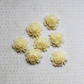 Кабошон Квітка 18 мм, кольору слонової кістки