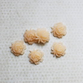 Кабошон Цветок 18 мм, бледно-персиковый