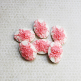 Кабошон Овальный цветок, размер 18х25 мм, белый