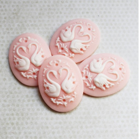 Украшение Silhouette - Swans, 30х40 мм, бледно-розовый с белым