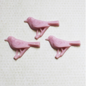 Кабошон Пташка на гілочці, 44х28 мм, світло-бузковий