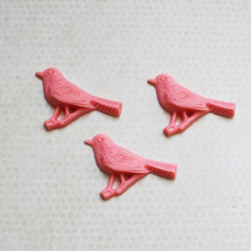 Кабошон Птичка на веточке, 44х28 мм, ярко-розовый